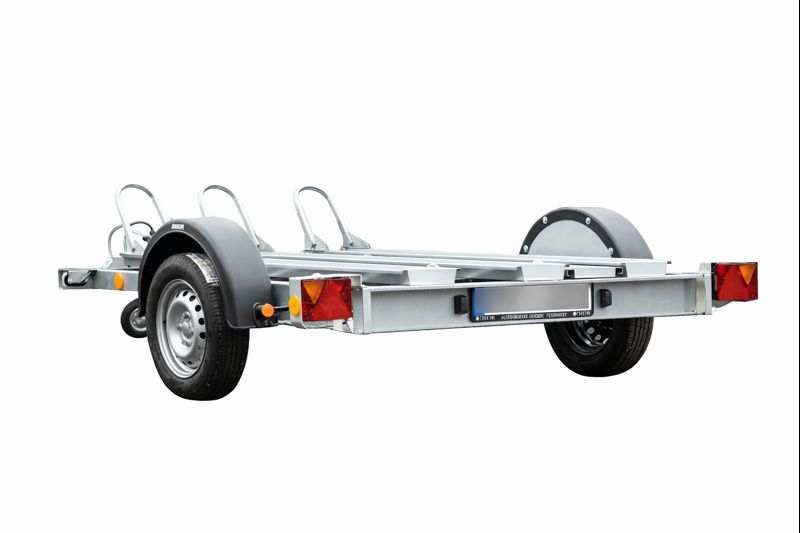 Přívěs pro přepravu tří motocyklů